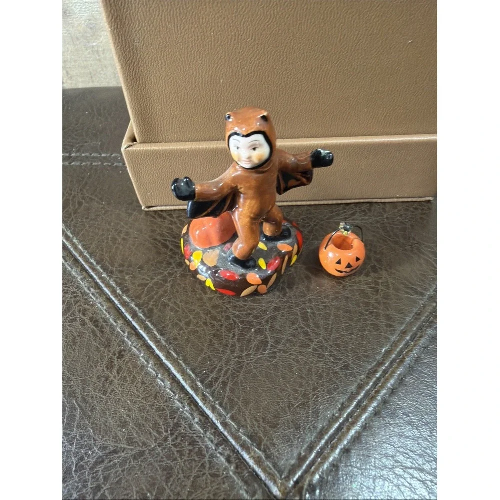 Dept 56 Halloween Village Figure A Gravely Haunting Bat Trick-Or-Treat Kid *Read